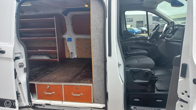 Vehicle Image 10