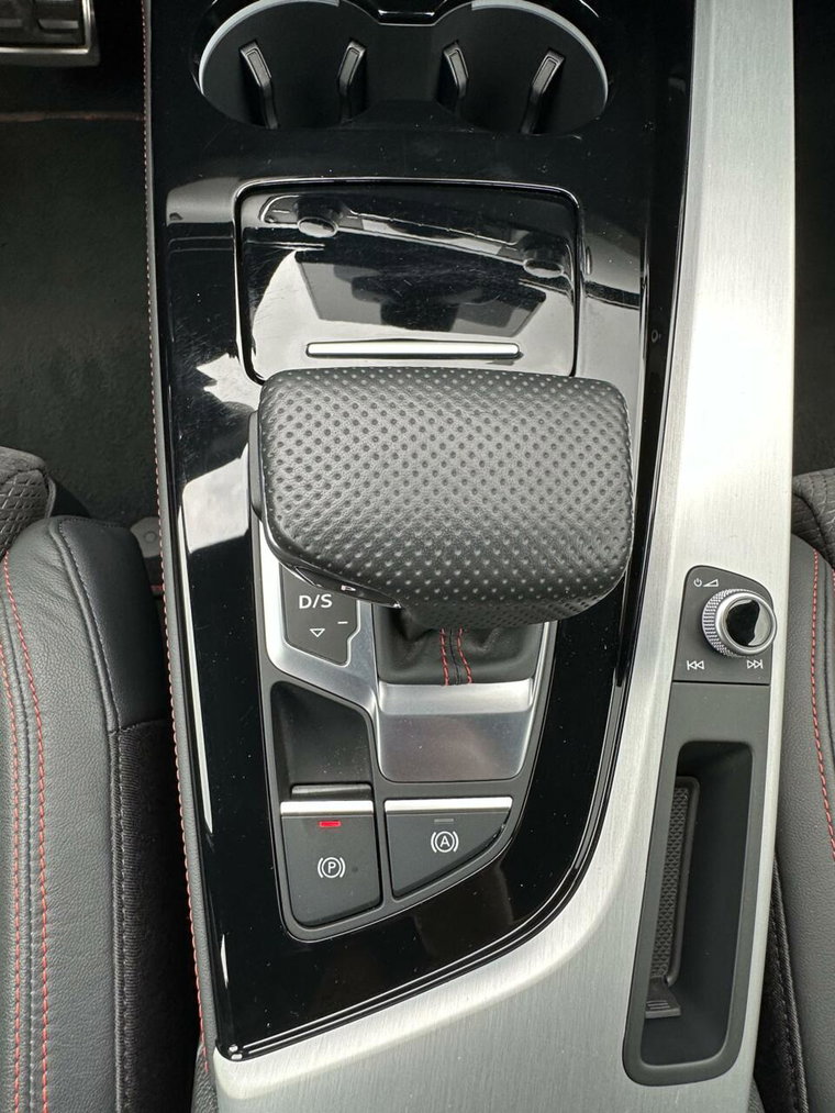 Vehicle Image 22
