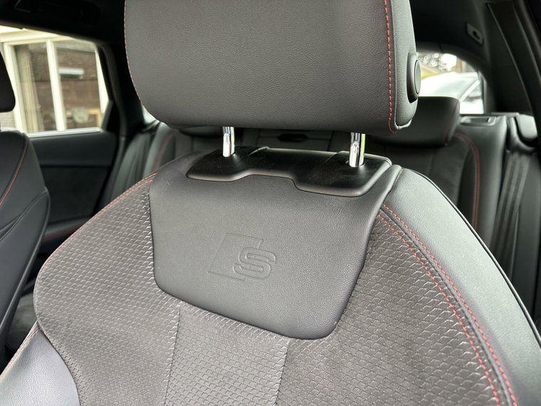Vehicle Image 32
