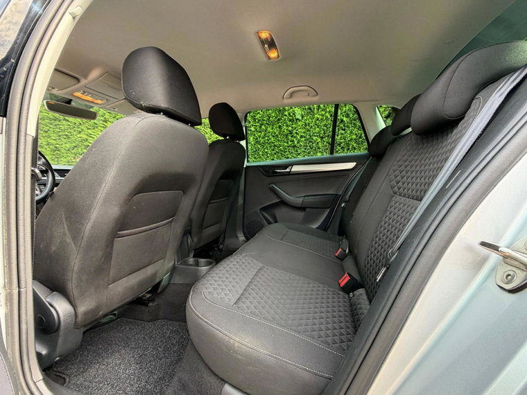 Vehicle Image 21