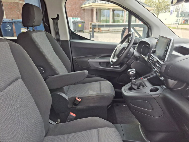 Vehicle Image 12