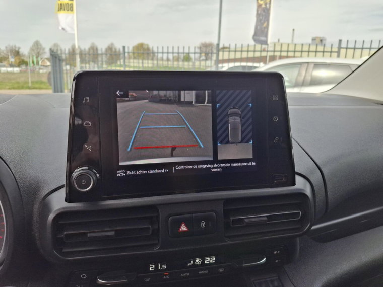 Vehicle Image 13