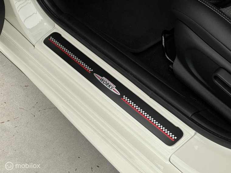 Vehicle Image 32