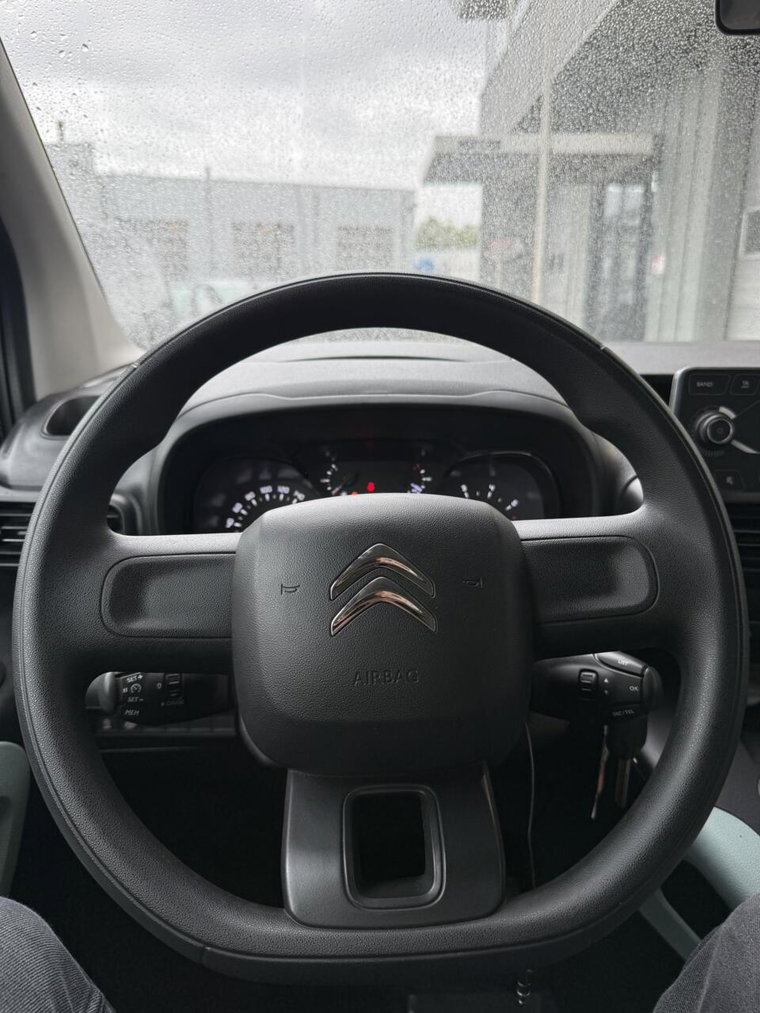Vehicle Image 29