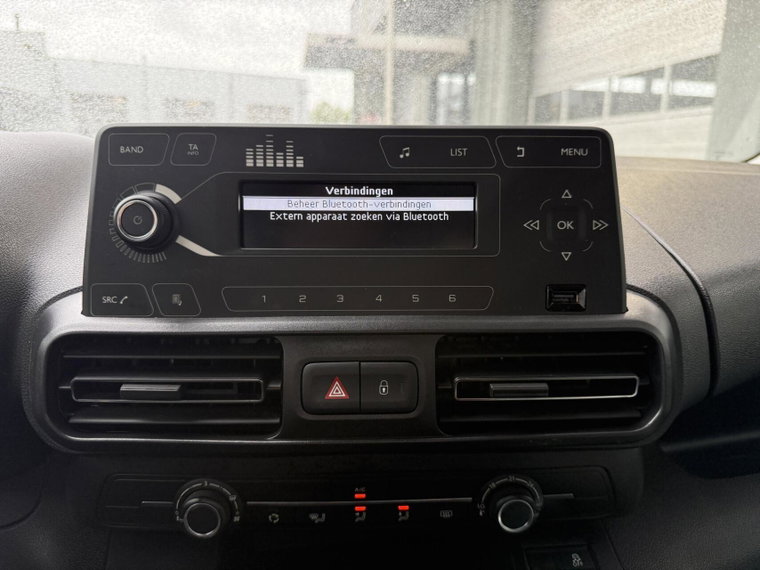 Vehicle Image 33