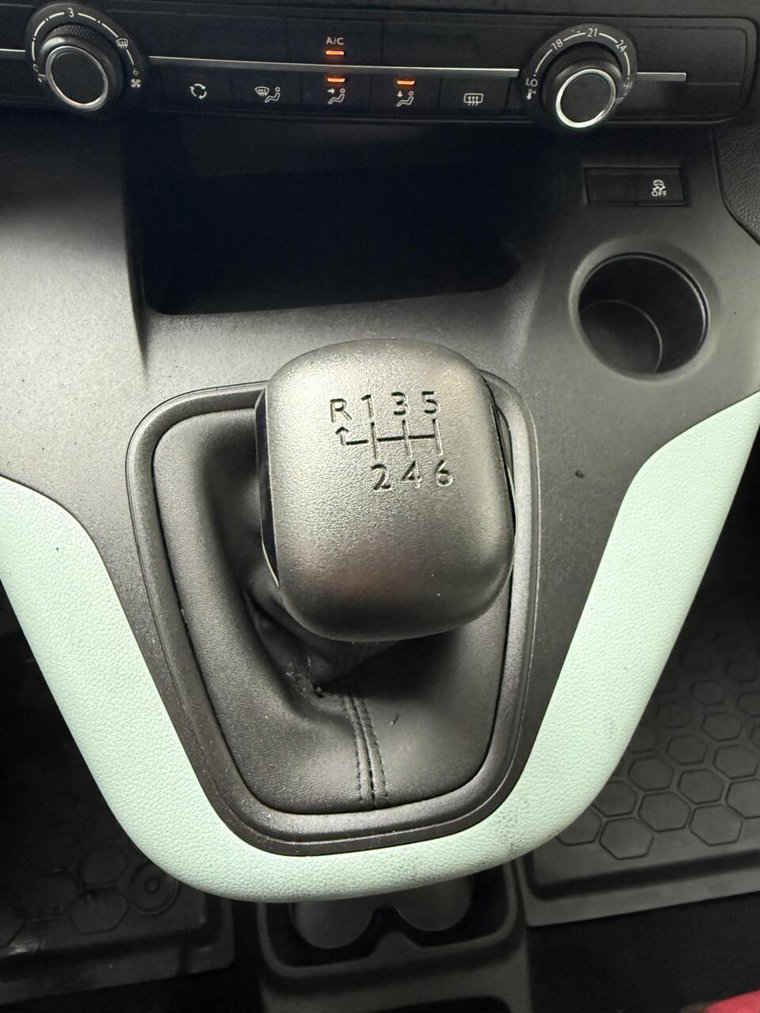 Vehicle Image 34