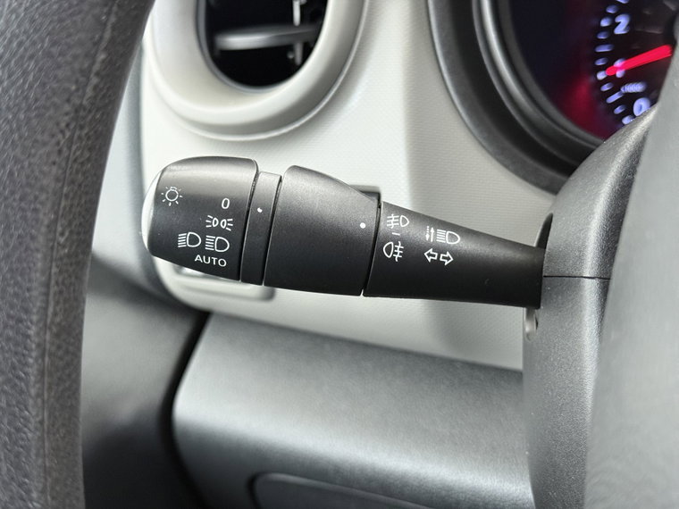 Vehicle Image 25