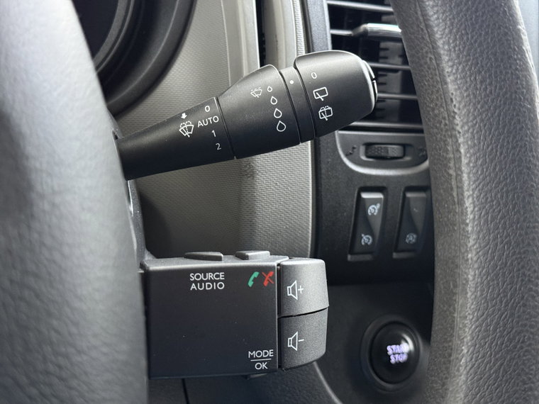 Vehicle Image 29