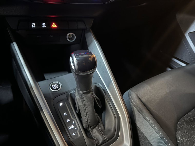 Vehicle Image 35