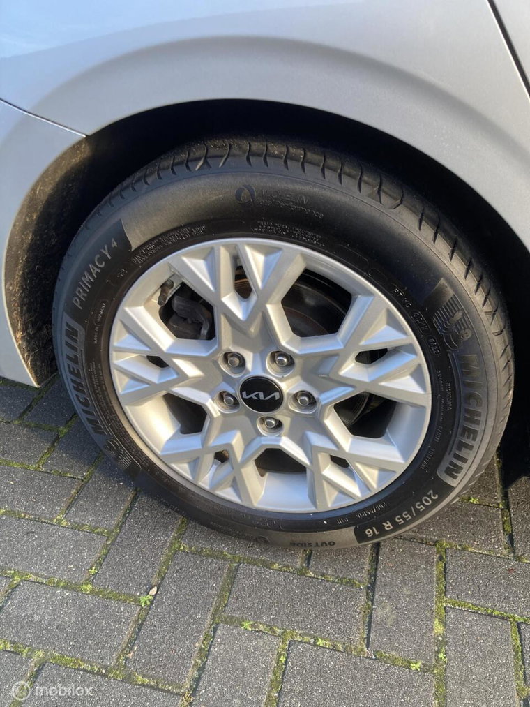Vehicle Image 24