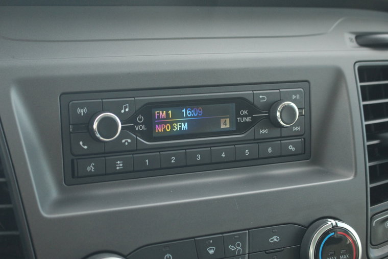 Vehicle Image 25