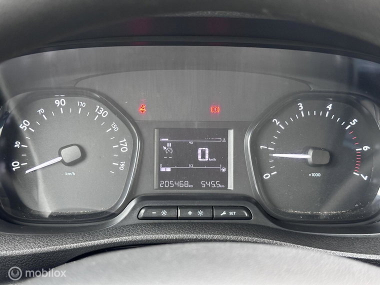 Vehicle Image 25