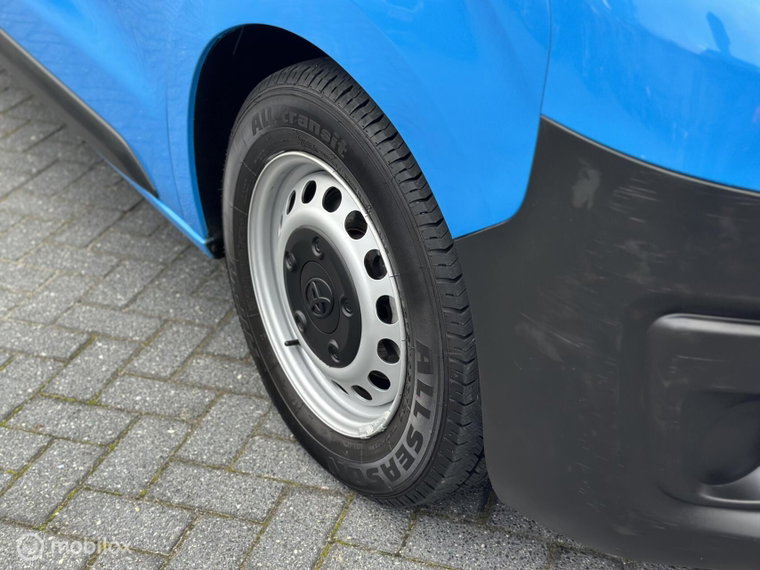 Vehicle Image 32