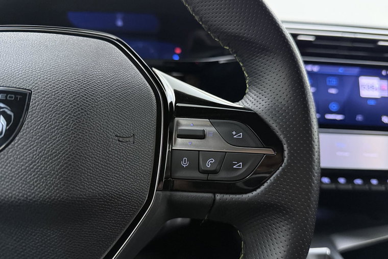 Vehicle Image 25