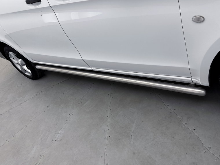 Vehicle Image 32