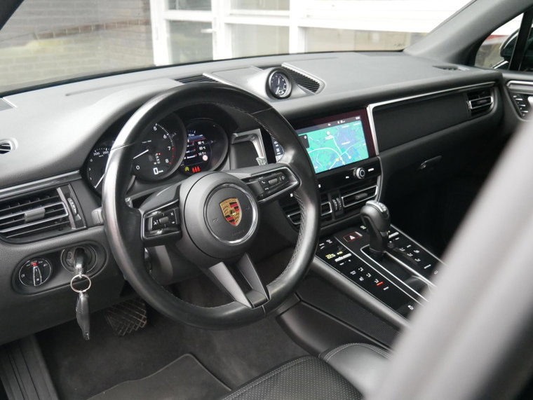 Vehicle Image 18