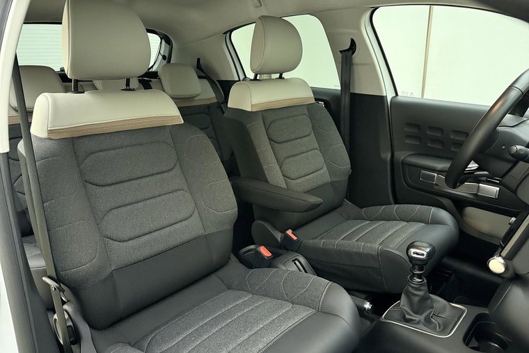 Vehicle Image 13
