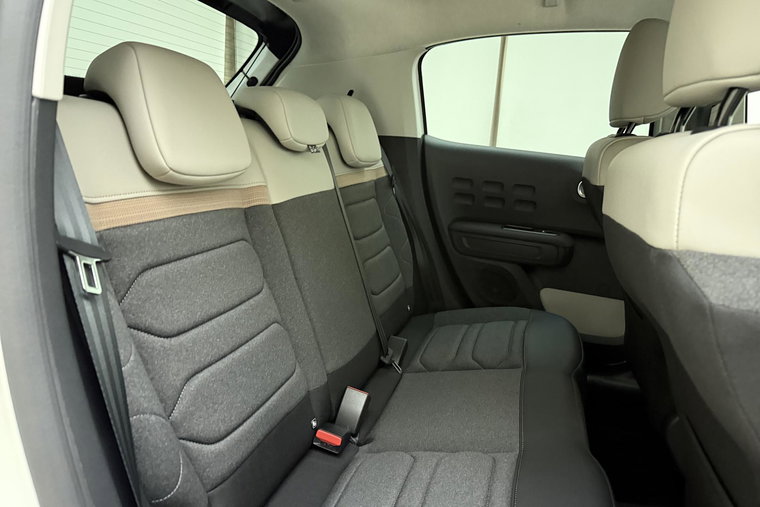 Vehicle Image 15