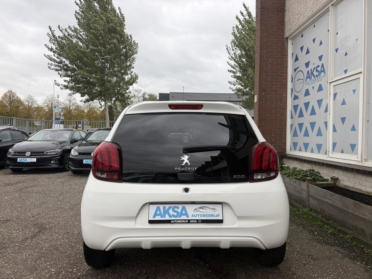 Vehicle Image 17