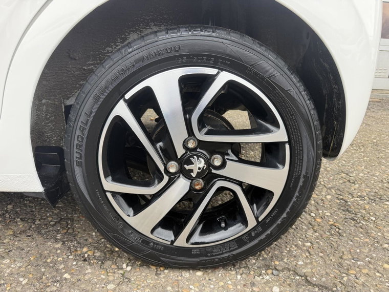 Vehicle Image 19