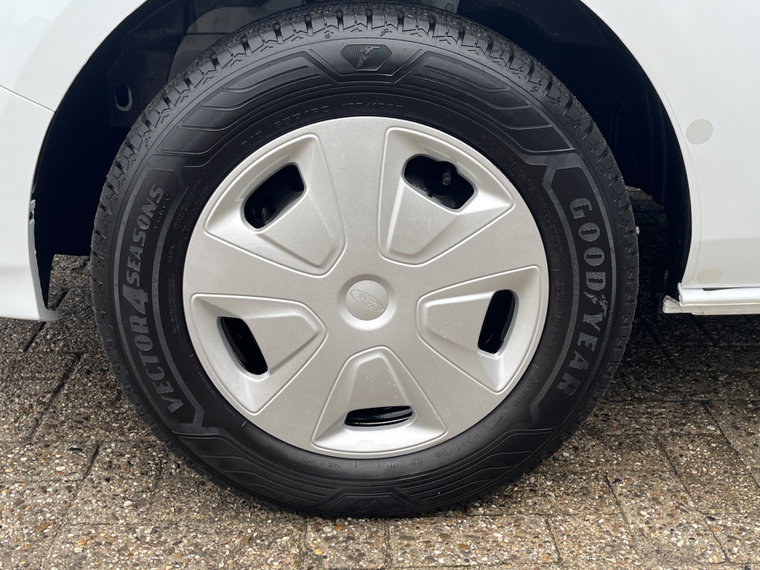 Vehicle Image 23