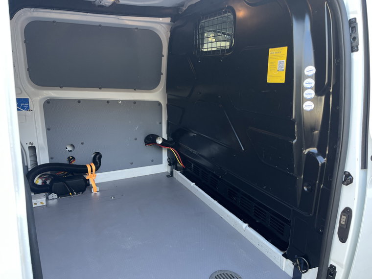 Vehicle Image 25