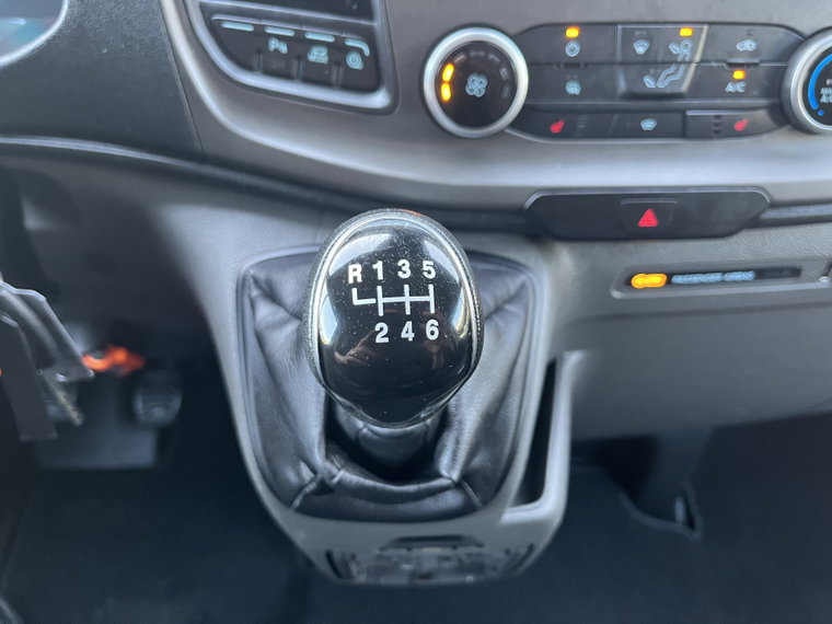 Vehicle Image 32