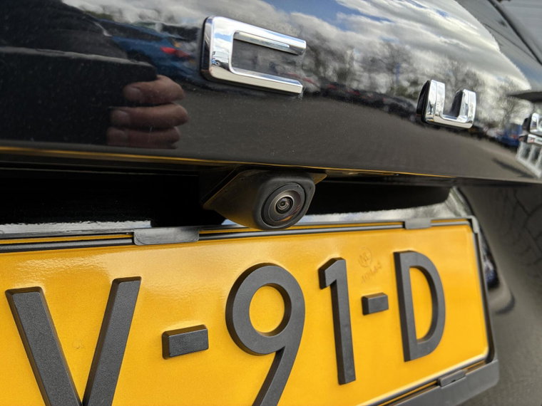 Vehicle Image 25