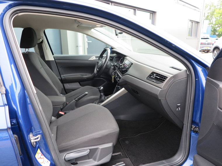 Vehicle Image 32