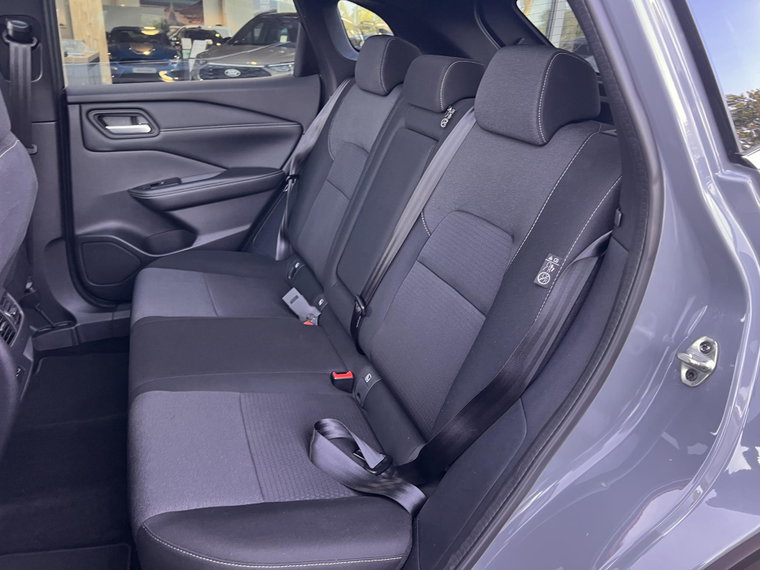 Vehicle Image 25