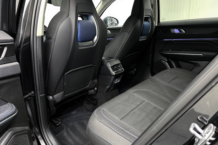 Vehicle Image 13