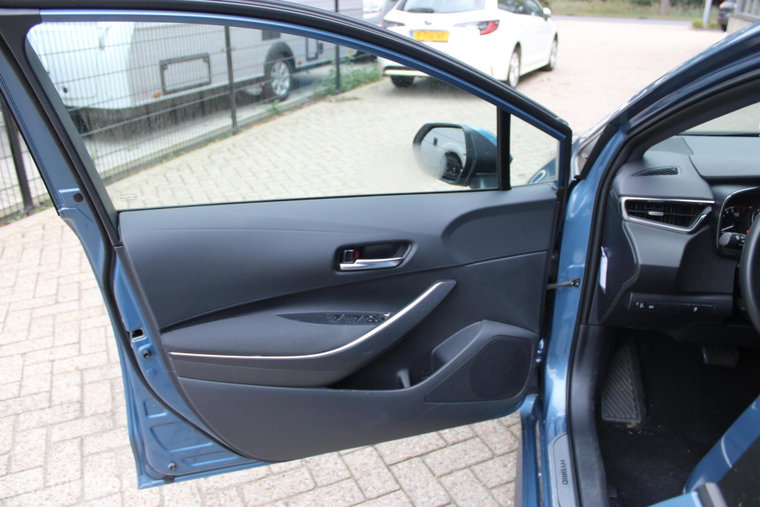 Vehicle Image 32