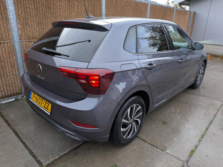 Vehicle Image 10