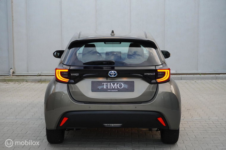 Vehicle Image 6