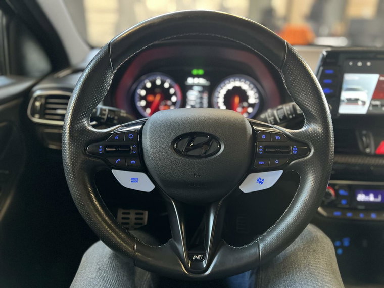 Vehicle Image 21