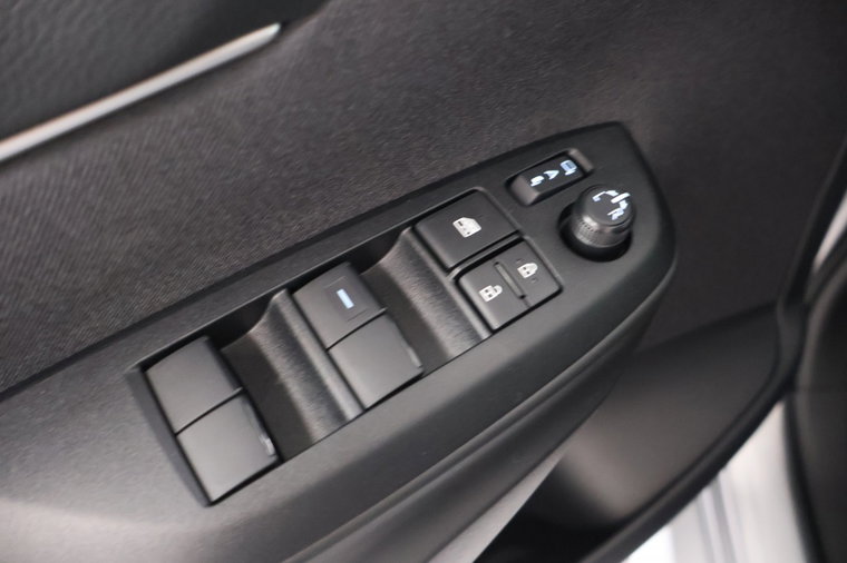 Vehicle Image 25