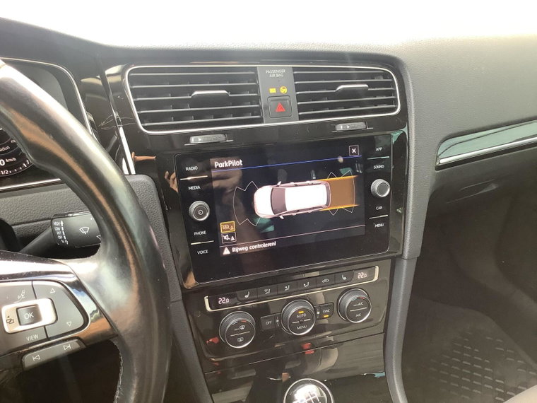 Vehicle Image 25