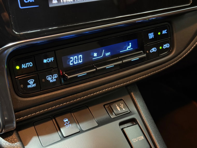Vehicle Image 25