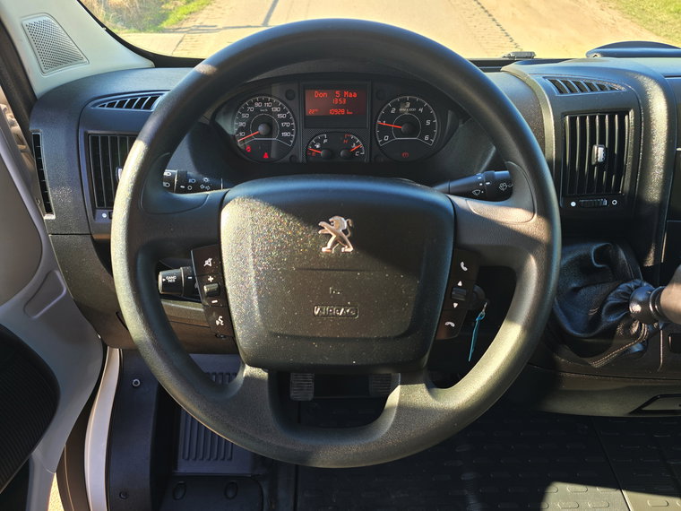 Vehicle Image 24