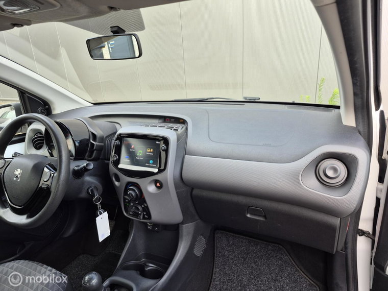 Vehicle Image 14