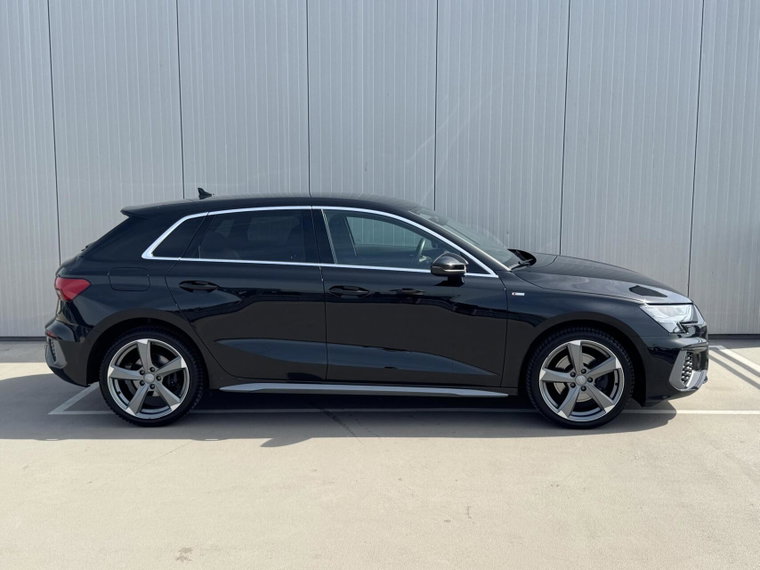Vehicle Image 35