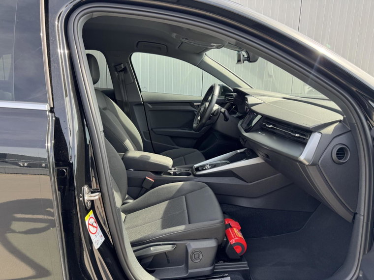 Vehicle Image 37