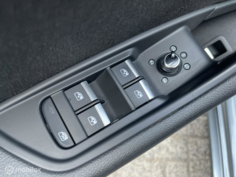 Vehicle Image 27