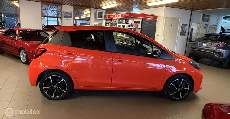 Vehicle Image 5