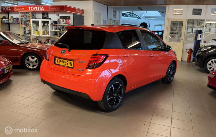 Vehicle Image 6