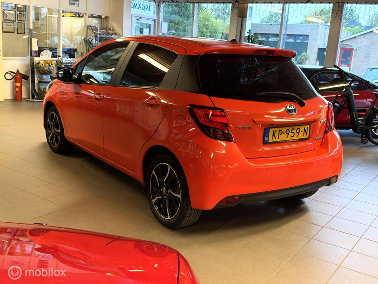 Vehicle Image 8