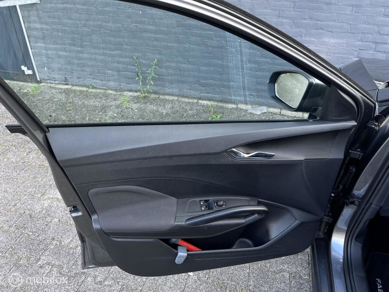 Vehicle Image 32