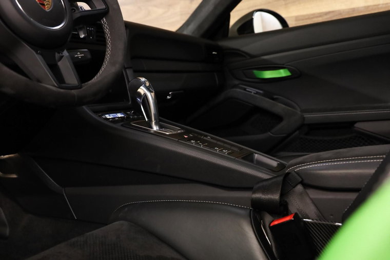 Vehicle Image 32