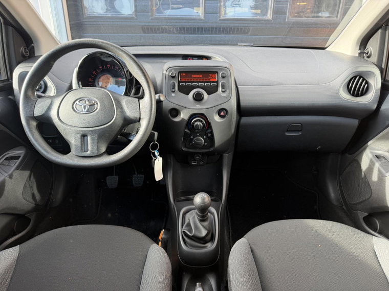 Vehicle Image 25