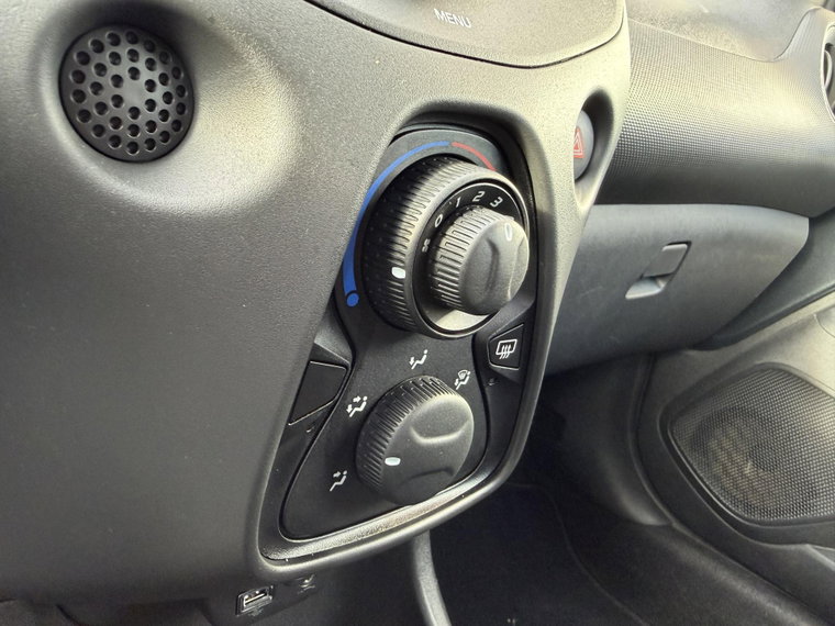 Vehicle Image 30